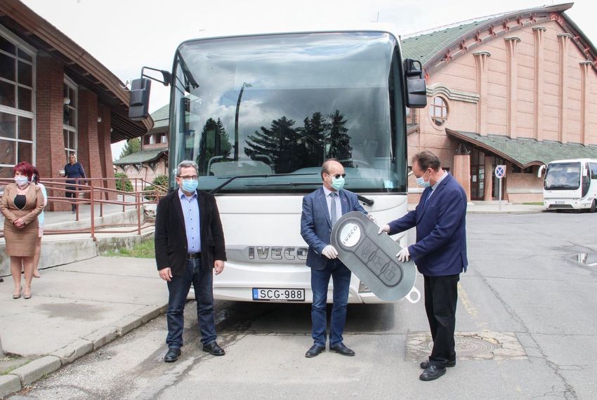 Új iskolabuszt kapott a csengeri általános iskola