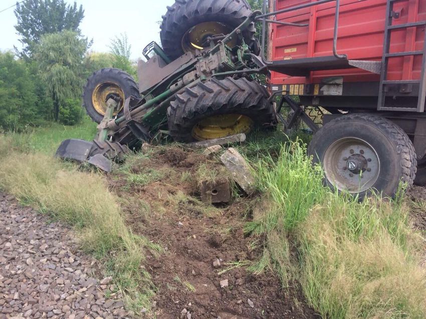Traktor és mozdony ütközött Balmazújvárosnál