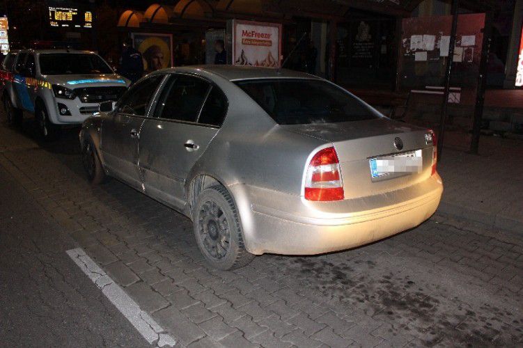Parkoló autót tört Felsőzsolcán