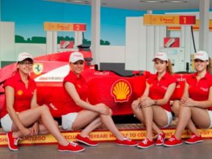 Életnagyságú LEGO Ferrari gördült Debrecenbe