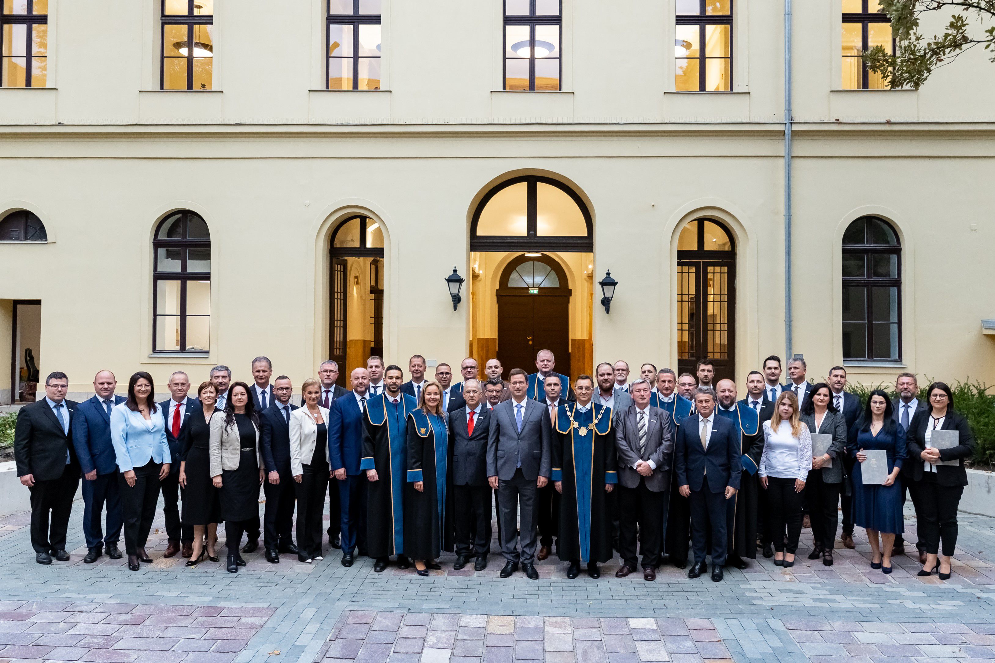 A minimálbér összegére emelték a debreceni tiszteletdíjakat