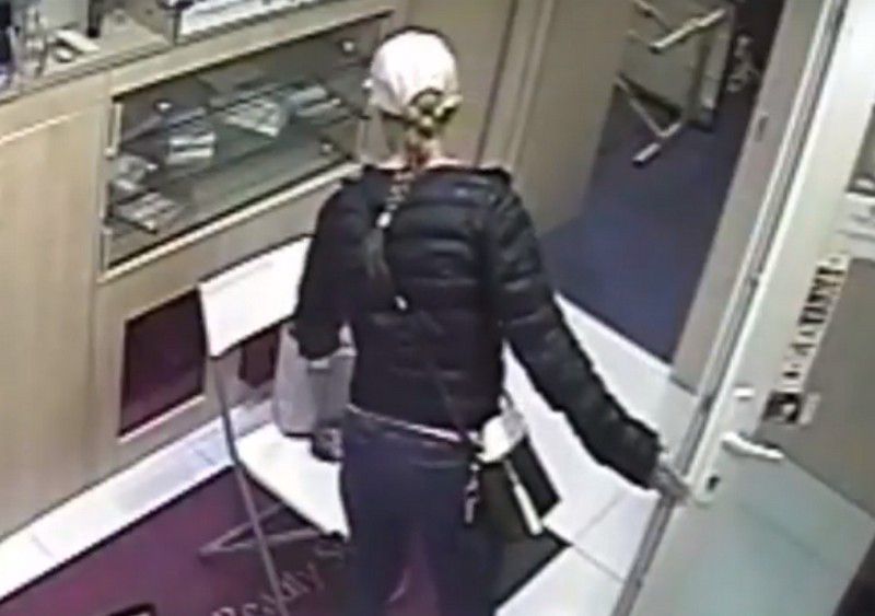 Fiatal nő lopott egy debreceni szépségszalonban