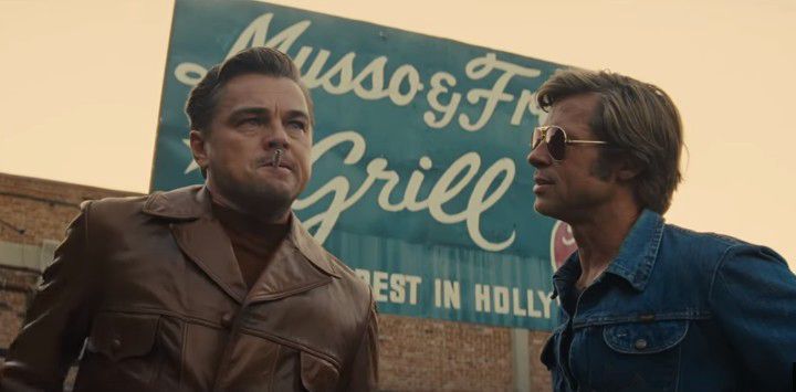 Brad Pitt, DiCaprio, Tarantino és egy szexi szőke – kizárt a bukás!