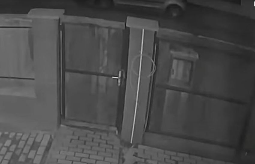 Felgyújtott két autót Debrecenben – videó alapján keresi a rendőrség