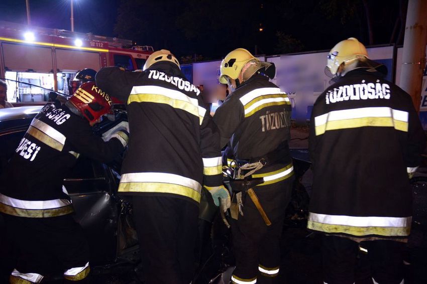 Hatalmas baleset Záhonynál, beszorult emberek