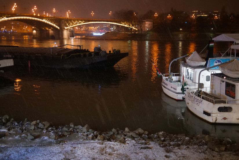 Hajóbaleset törtönt a Margit hídnál