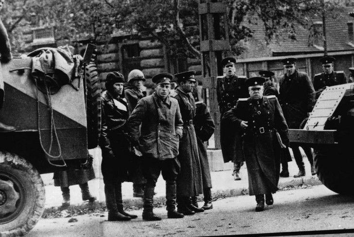 A nemzeti gyásznap elé: lánctalpak tiporták el a szabadságot Debrecenben is