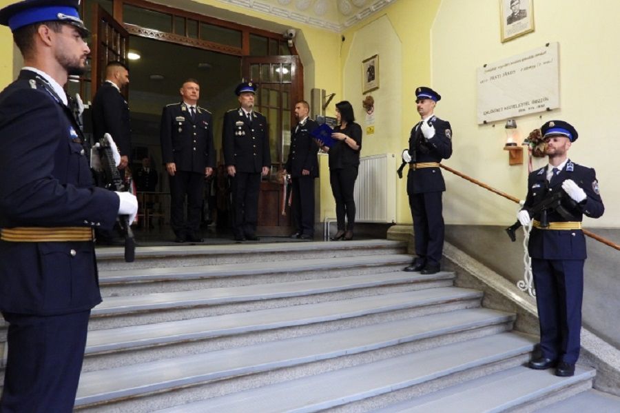 Elhunyt bajtársaikra emlékeztek a hajdú-bihari rendőrök 