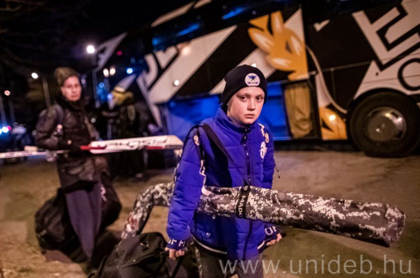 Ukrán jégkorongozó gyerekek a Kartács utcai szálláson