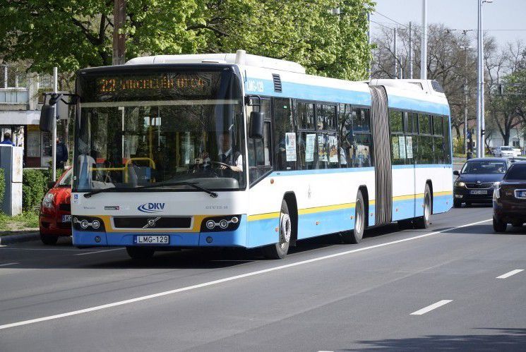 A virágkarnevál több buszjáratot is „elterel” Debrecenben