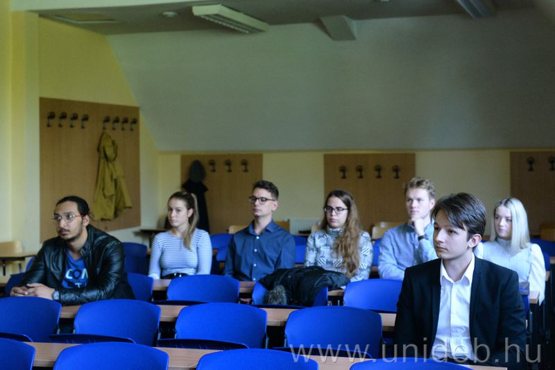 Gyógyszerészhallgatókat díjaztak a Debreceni Egyetemen