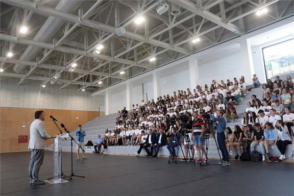 Néptánccsoportok, hímzők, zenekarok találkozása Sátoraljaújhelyen