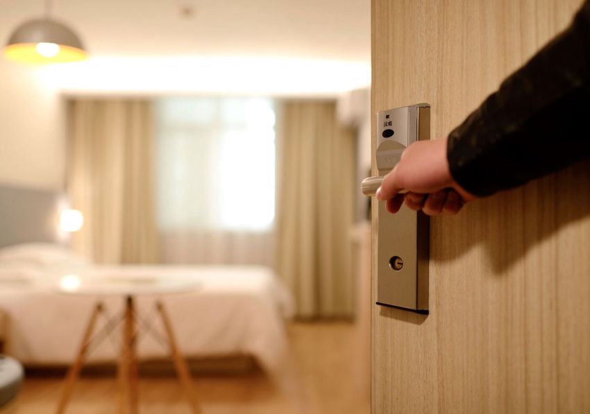 40 magyar szállodában lakott a szélhámos