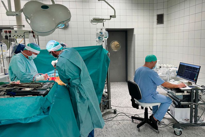 Új szintre emelték a gerincműtéteket Debrecenben