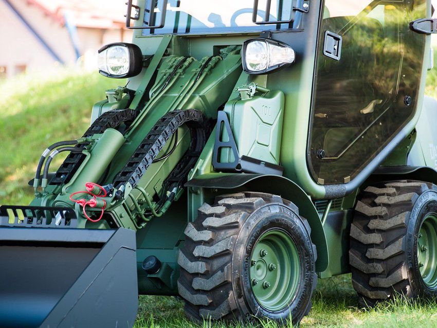 Öt új multifunkciós traktorral bővül a Városgazda gépparkja Miskolcon