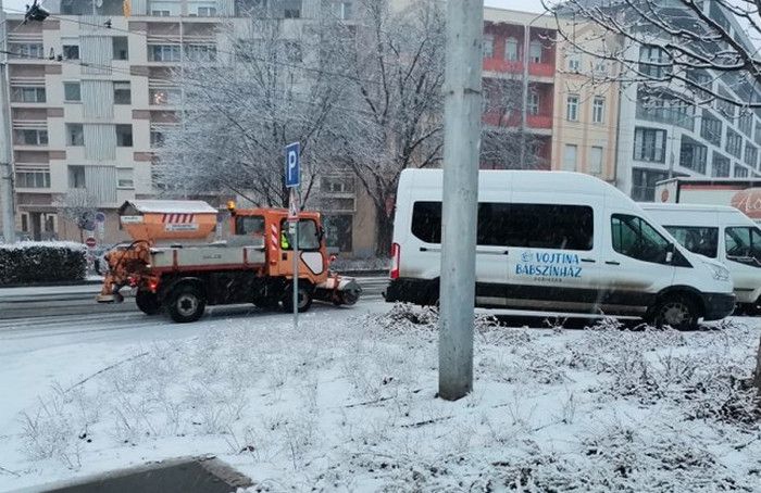 Havazás: nyolc géppel takarította Debrecent az AKSD