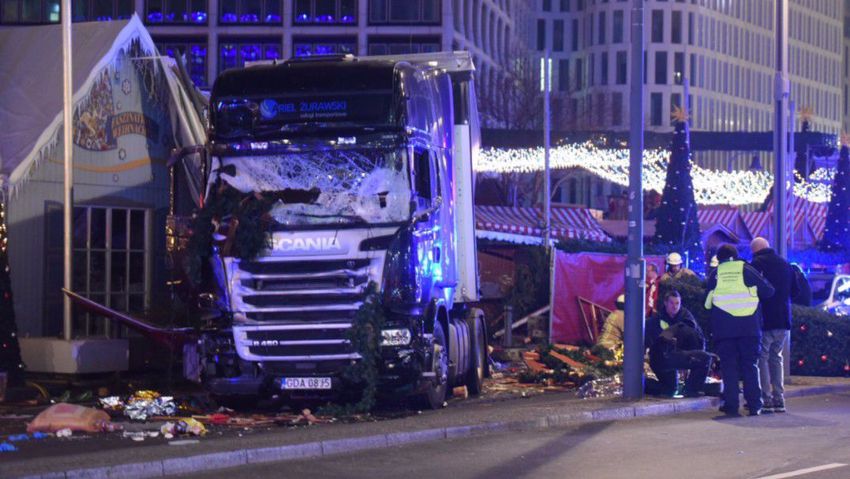 Dráma Berlinben: kamionnal hajtottak a tömegbe