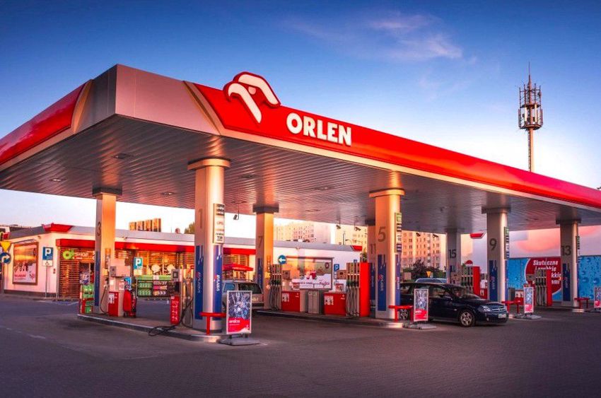 Debrecenben is Orlenre vált a Lukoil