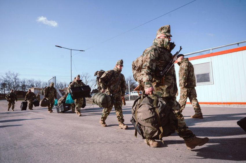 Kétszer annyi katonát küldenek a magyar határra