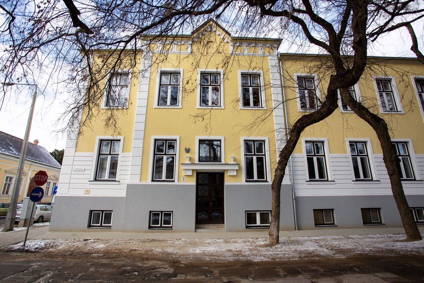 Újabb gimnázium épületét korszerűsítették Debrecenben