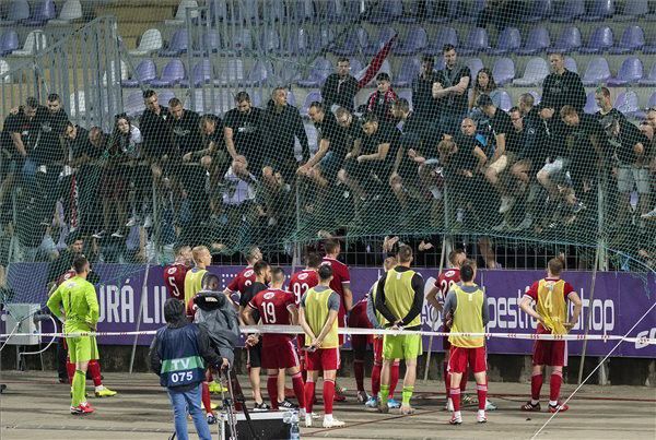 Vizsgálatot indított a rendőrség az Újpest-Debrecen meccs miatt