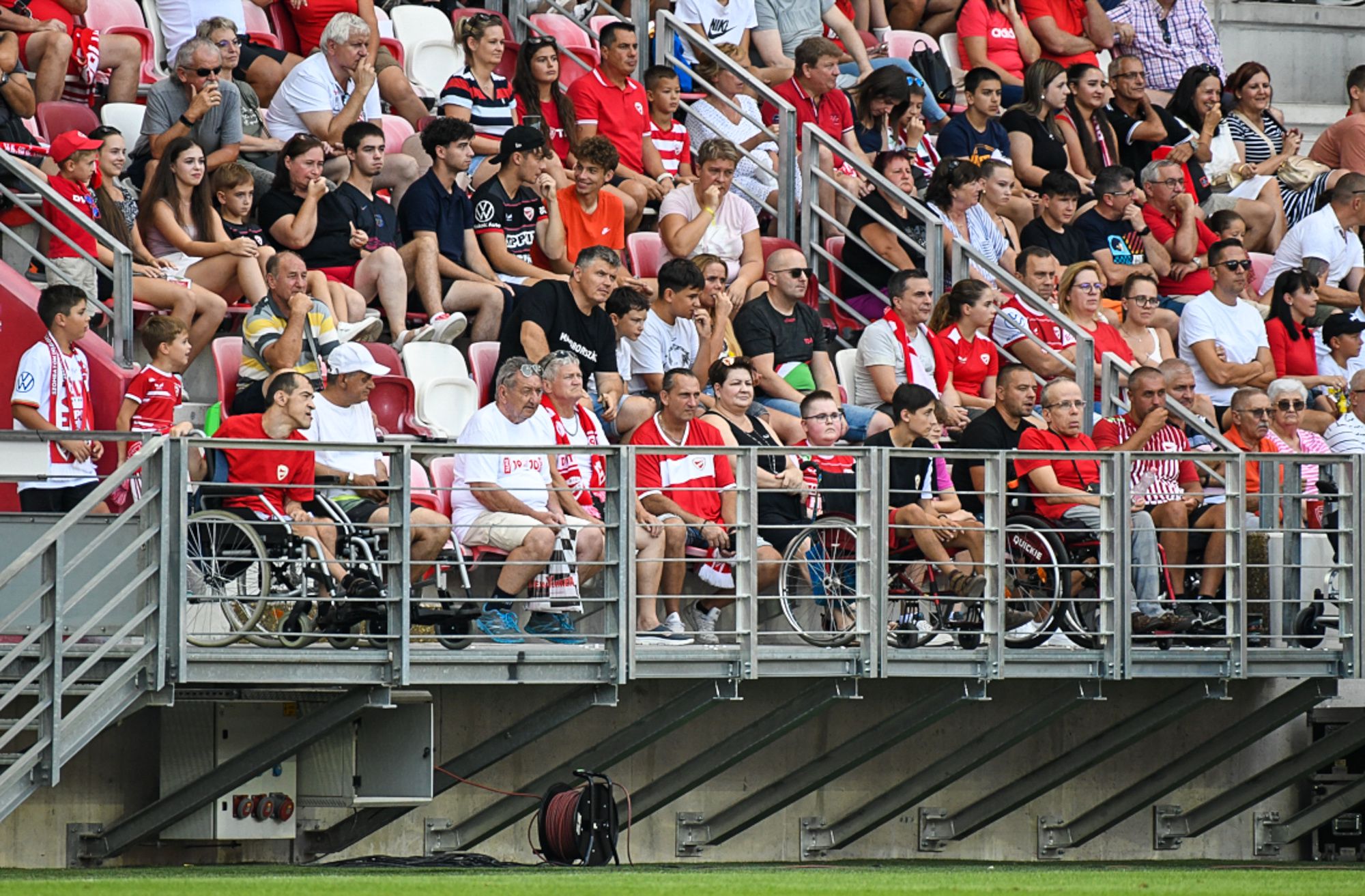 Hiánypótló fejlesztés a DVTK stadionjában