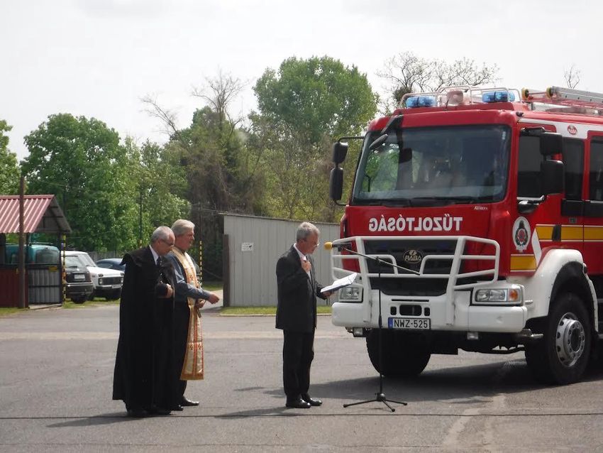 Tűzoltóautót szenteltek Mátészalkán