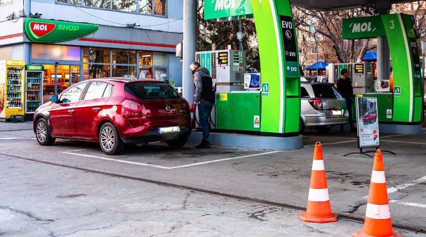 A korábbi hajdúszoboszlói kormánytag szerint a benzinárstop a végét járja
