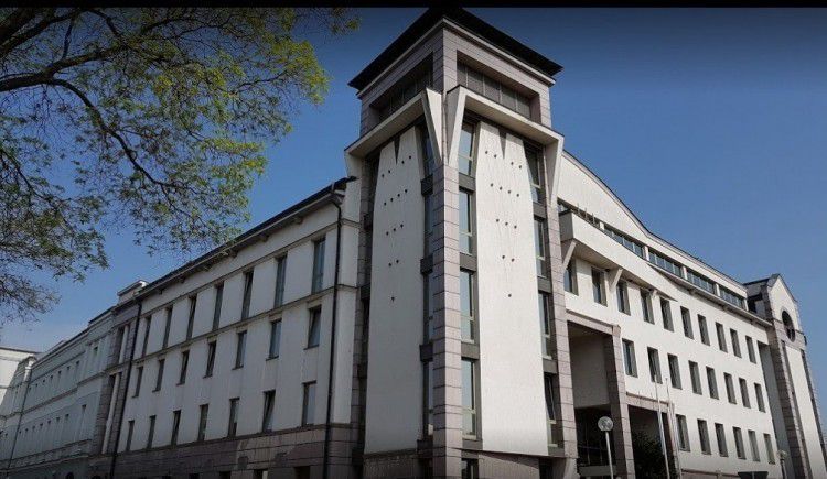 Az iskolaigazgatóra támadt egy agresszív diák Szabolcsban