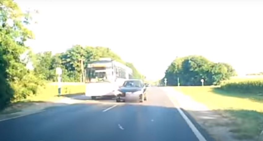 Életveszélyes jelenetet rögzített egy autós a 35-ösön +Videó