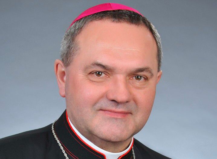 Kitüntették a püspököt, az egykori debreceni plébánost