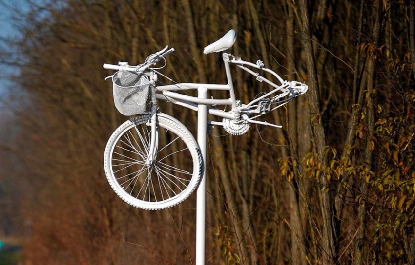 Kerékpárroncs figyelmeztet Debrecen és Létavértes között