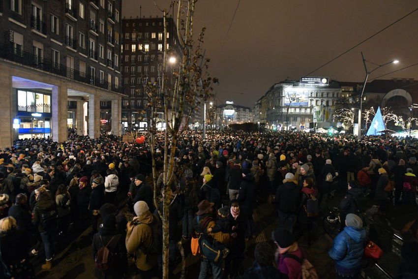 Demonstráció Budapesten: a színpad nem a politikusoké! 
