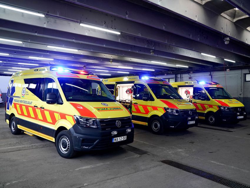 Három új járművet kaptak a debreceni mentők