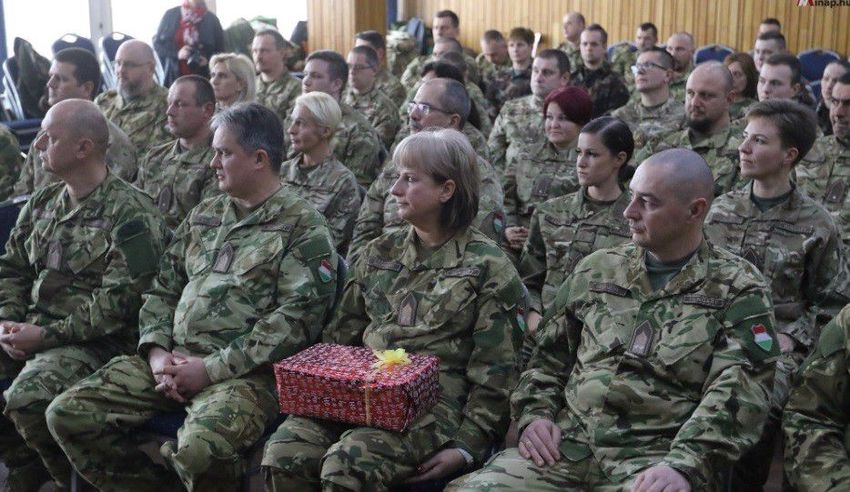 Adományt és vért is adtak a katonák Miskolcon