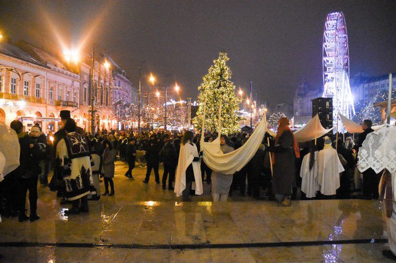 Utcabútor lesz Debrecen karácsonyfájából