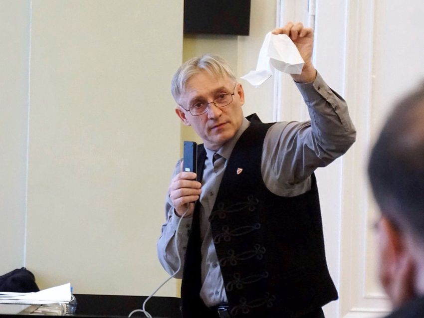 Debrecen polgármestere elé került a botránydarab