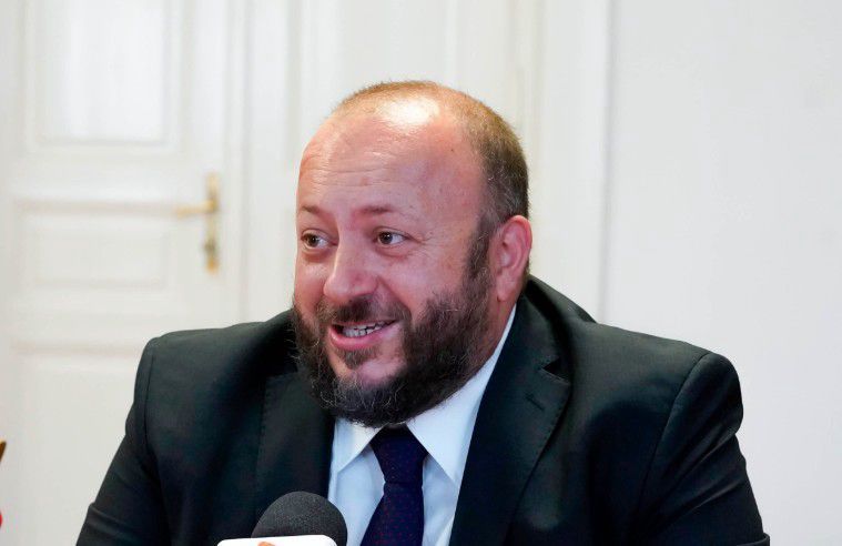 Nyilvános vitára hívta ki az ellenzéki képviselőt a debreceni alpolgármester