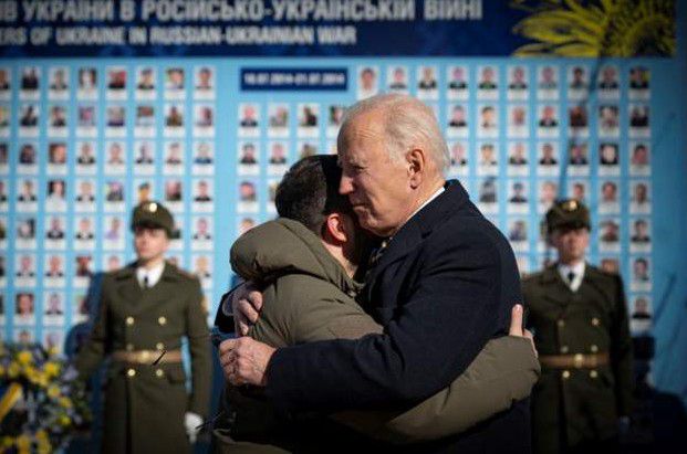Kérték az oroszokat, ne bombázzák Kijevet, mert Joe Biden a vendég
