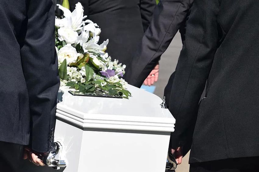 Egy év alatt negyedével drágult a temetkezés