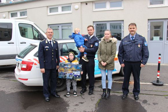 A miskolci alezredes személyesen gratulált az 5 éves életmentőnek