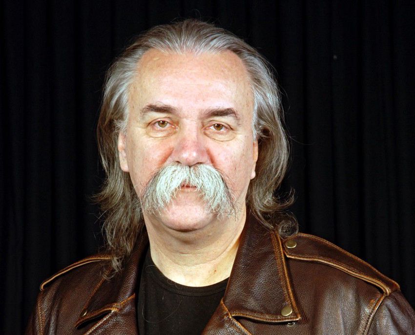 Schuster Lóránt botránykönyve