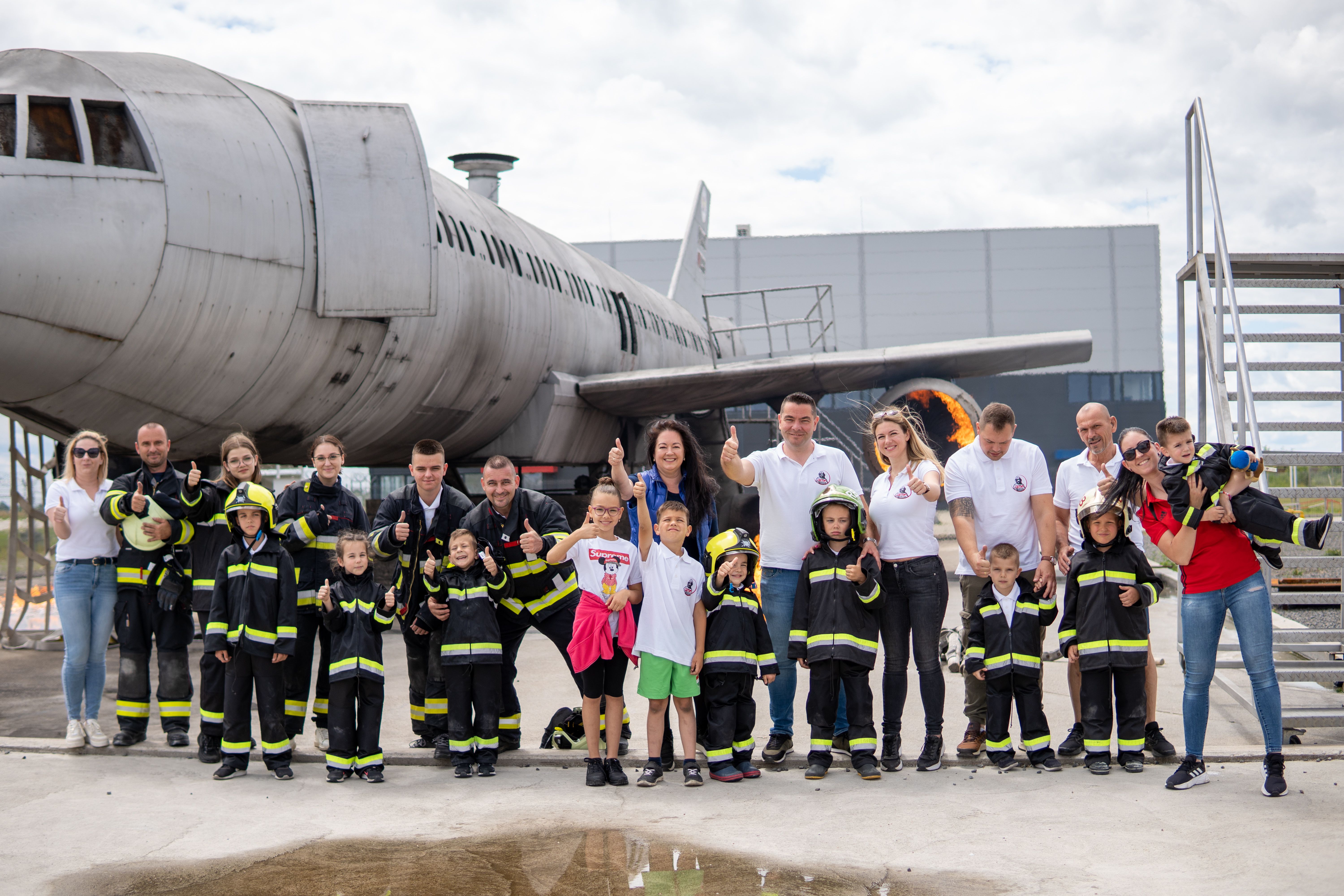 A tűzoltók munkájával ismerkedtek meg a gyerekek Debrecenben