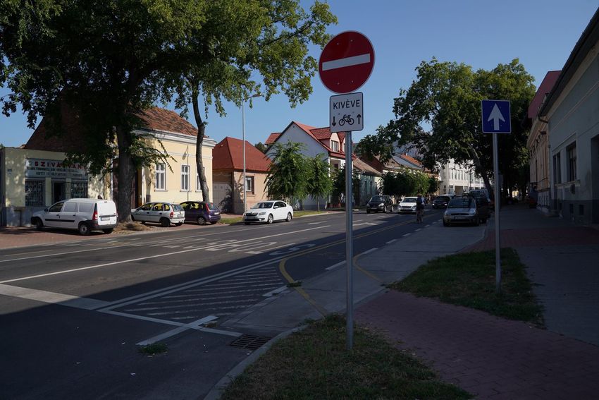 Autók karamboloztak Debrecenben