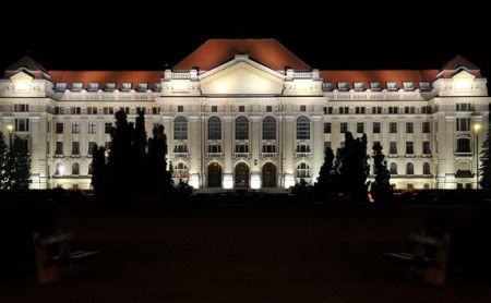 Új (villany)fényben ragyog a Debreceni Egyetem