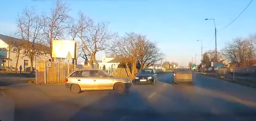 Videón a figyelmetlen autós, aki balesetet okozott Nyíregyházán