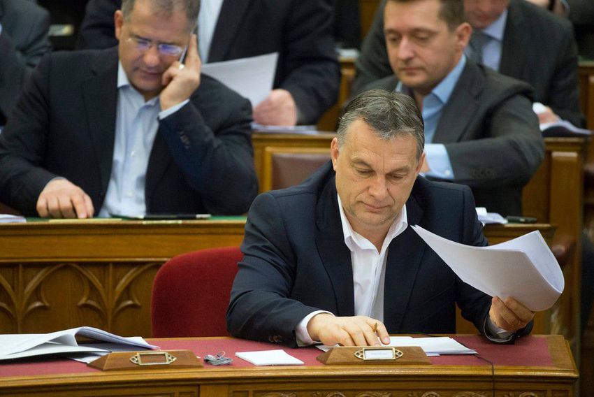Orbán Viktor az USA-nak: több szerénységet!