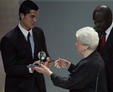Ronaldo az első Puskás-díjas