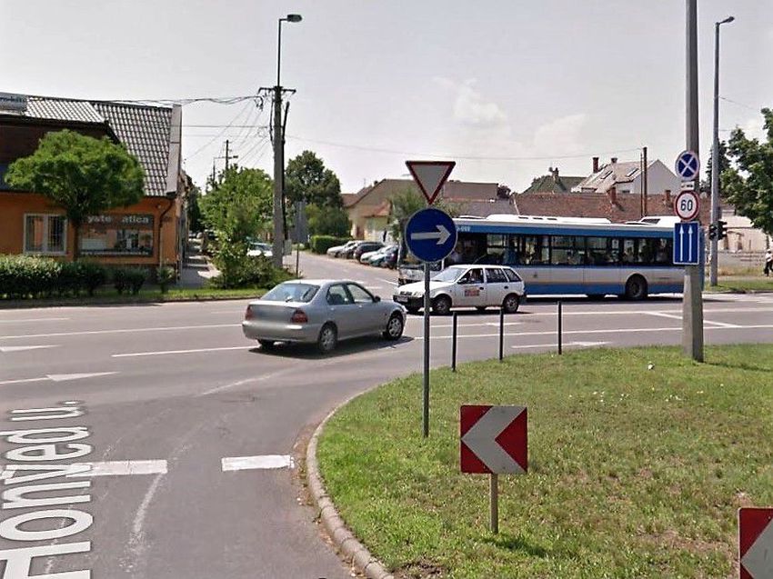 Nem adtak elsőbbséget a busznak Debrecenben