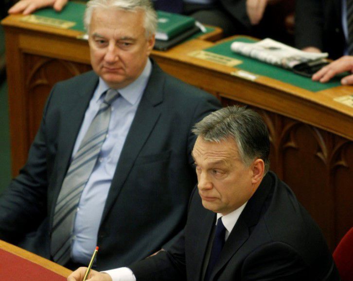 Orbán Viktor „lebuzizta” Vona Gábort. A Jobbik lebunkózta Orbánt